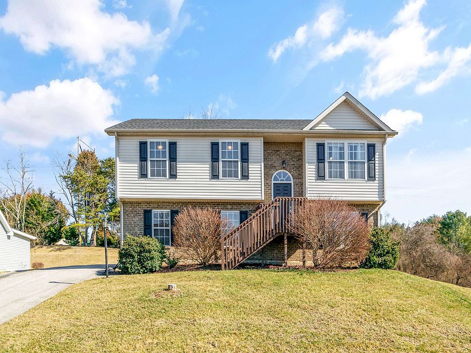 1st image of 830 New Village Dr NW