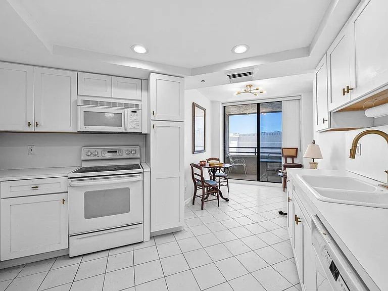 3560 S Ocean Blvd #809 — Photo 9