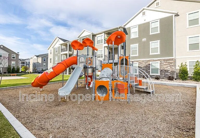 654 N Emery Ln — Photo 16