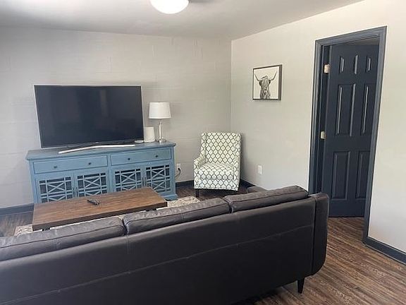 5th image of 2002 Greenwood Dr APT B