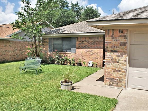 3rd image of 4009 Woodbriar Dr