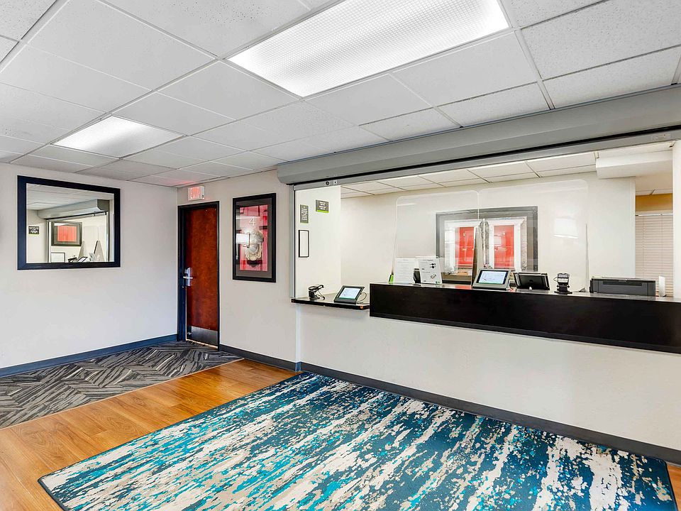 Lobby and Guest Check-in