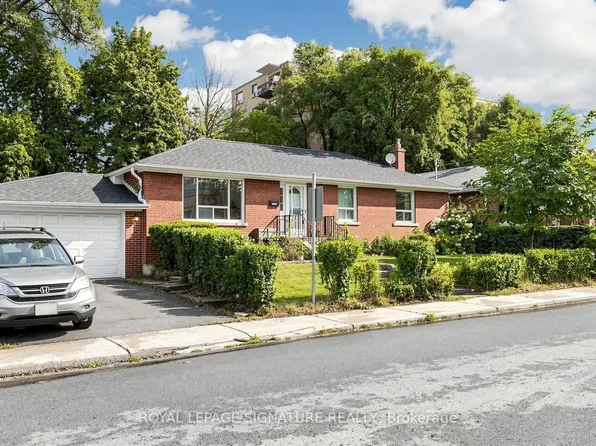 256 Ferris Rd, Toronto, ON M4B 1H6