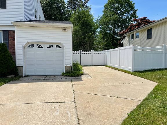 3rd image of 34 Sarah Dr
