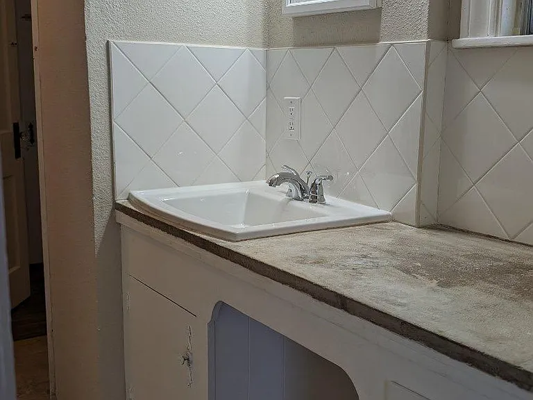 1402 S Donnybrook Ave — Photo 17