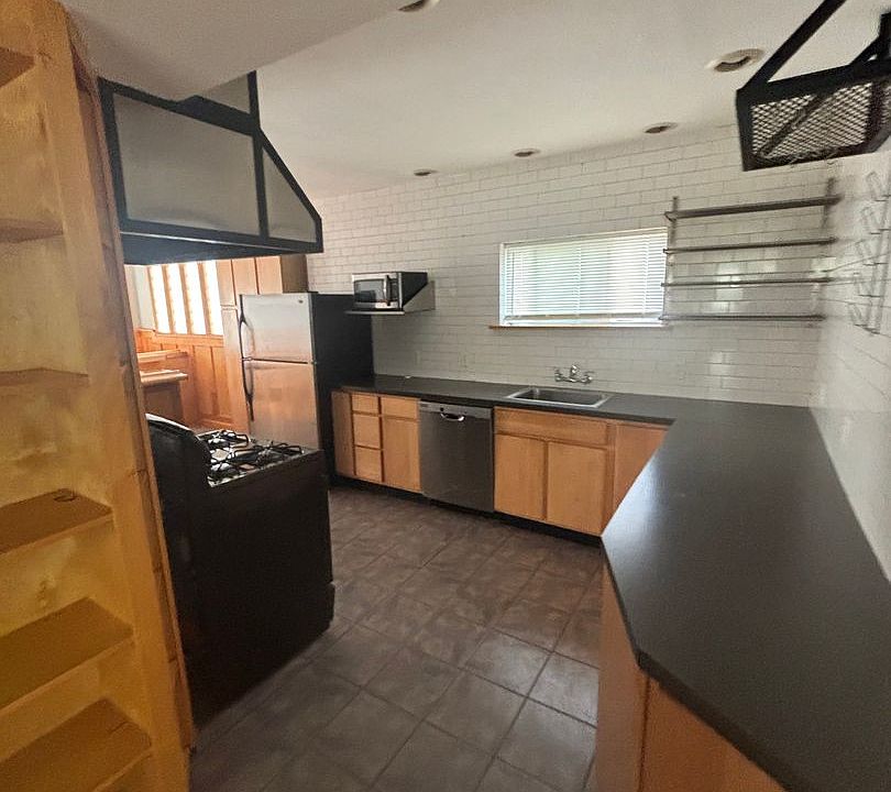 1st image of 310 Crestwood Ave