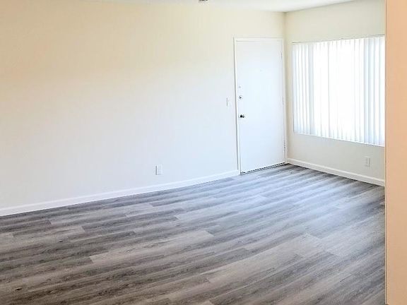 4th image of 4919 Narragansett Ave APT 8