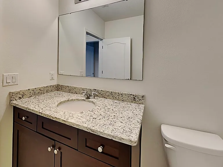 320 Aberdeen Dr — Photo 17
