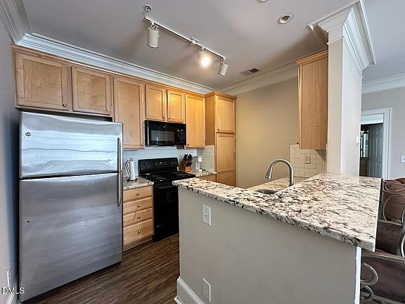 5th image of 900 Canenaugh Dr APT 305