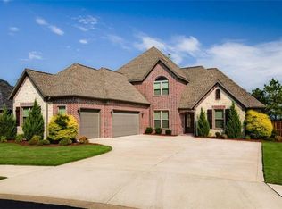 2910 Red Oak Ct, Centerton, AR 72719