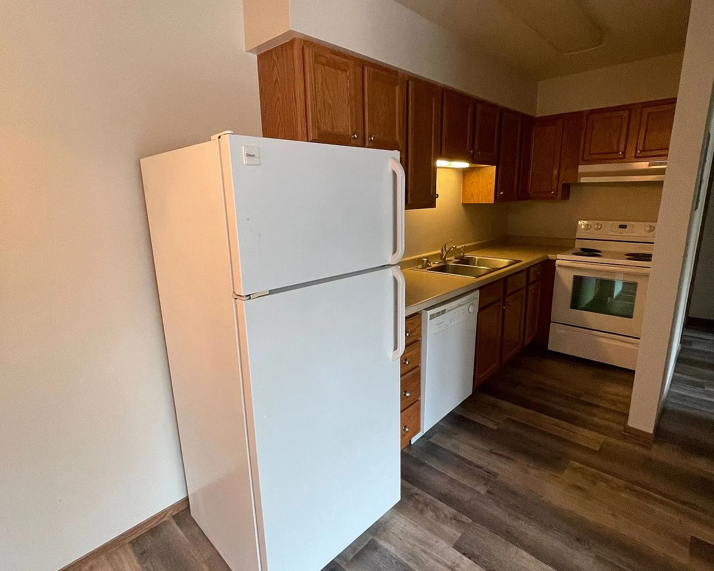 MacArthur Arms Apartment Community — Photo 3