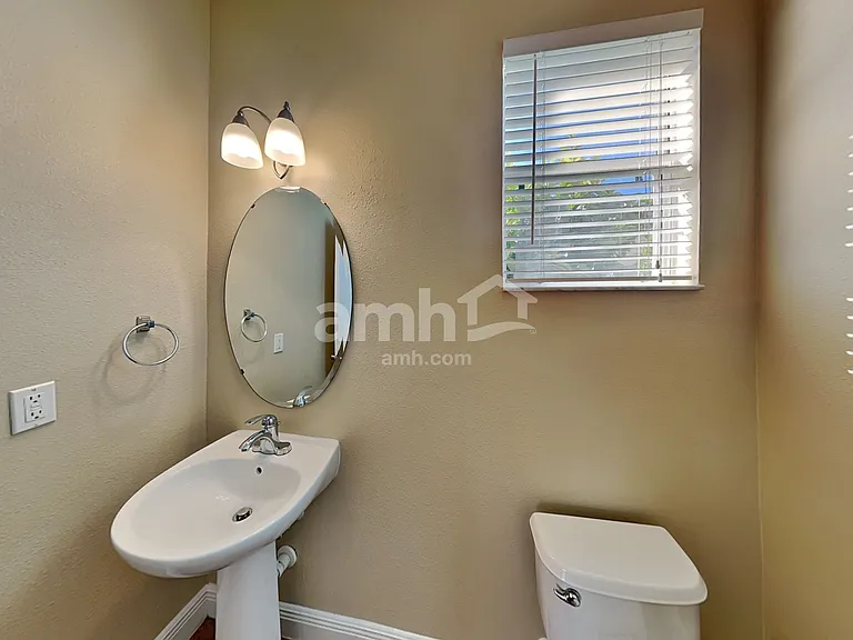593 First Cape Coral Dr — Photo 9