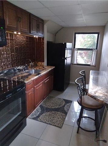 1st image of 3280 Glenn Dr APT 1