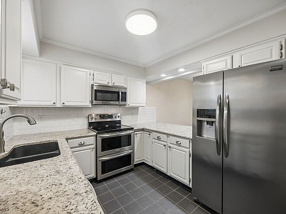 5th image of 2908 Clear Springs Dr