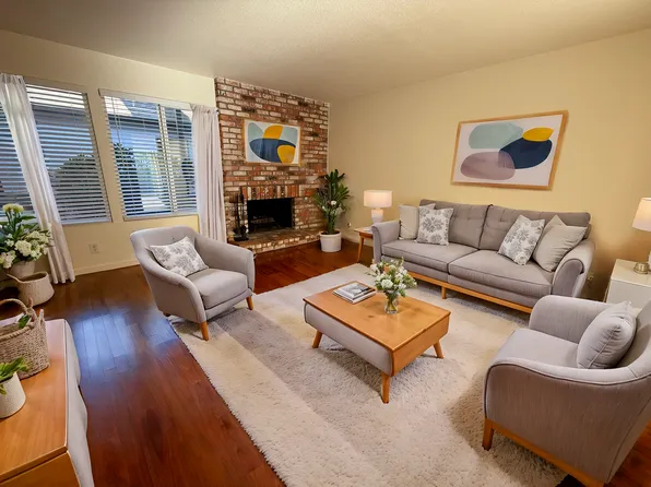 820 Magellan Ln, Foster City, CA 94404