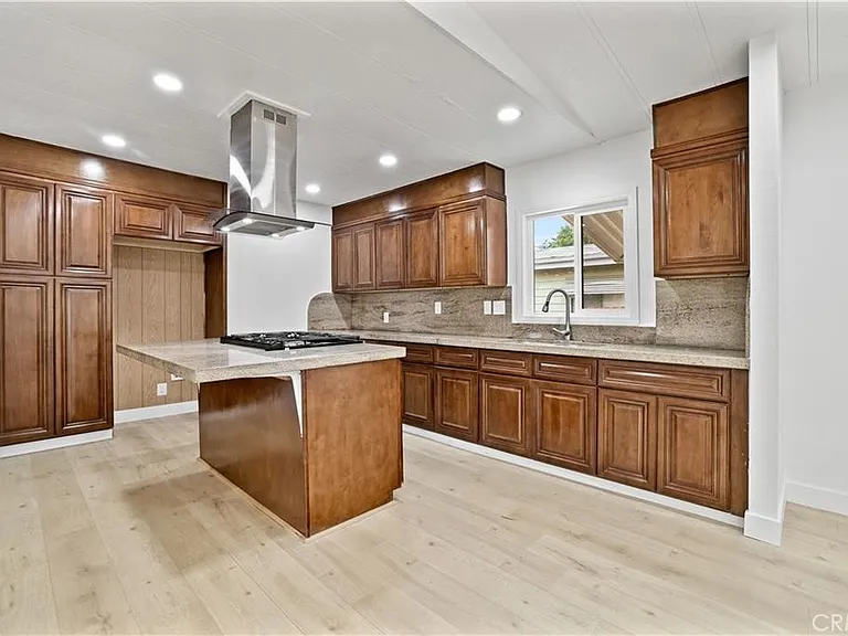 32549 Crescent Ave — Photo 3