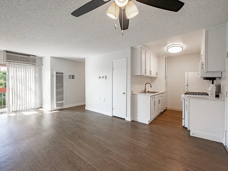 Oak Park Apartments — Photo 25