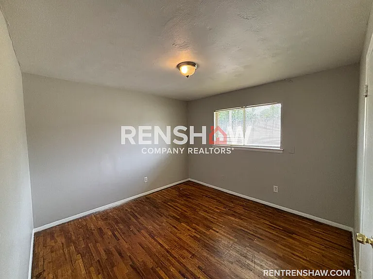 2767 Waverly Ave — Photo 6