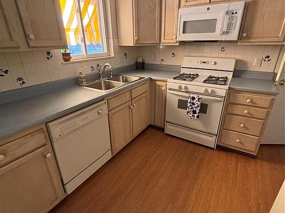 5th image of 9927 Markhall Ln