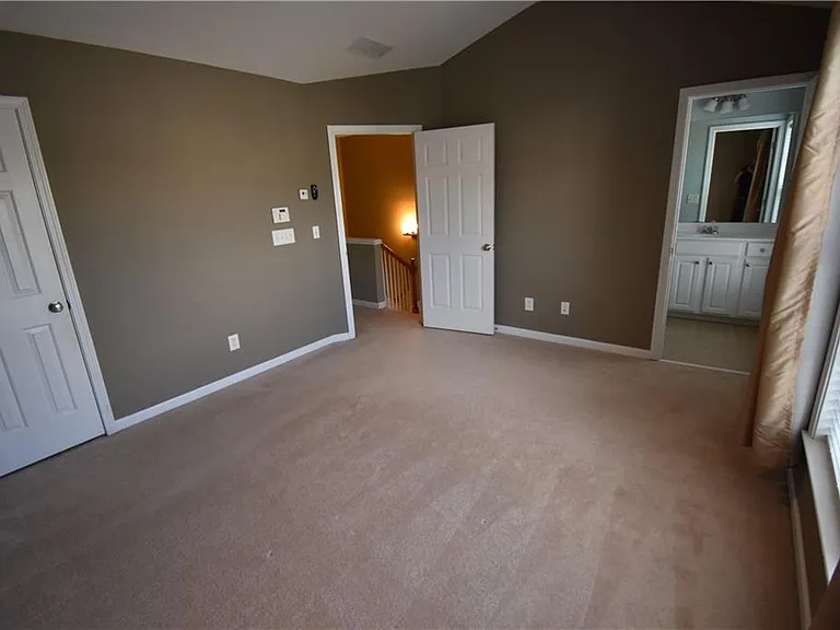 1002 Thornborough Dr — Photo 8