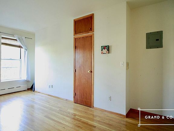 5th image of 649 Manhattan Ave #3L