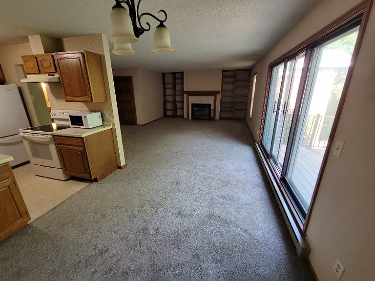 737 Larpenteur Ave E — Photo 2