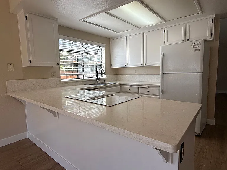 535 Bayview Park Dr — Photo 2