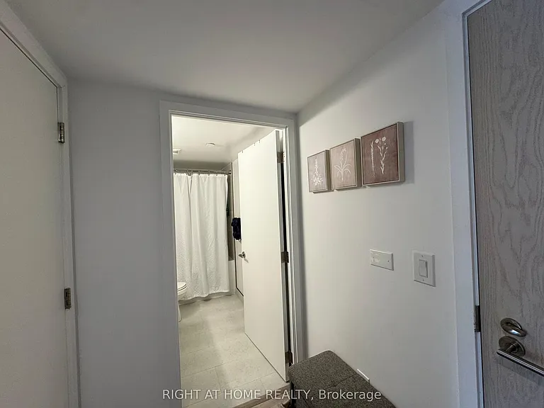 3 Strathgowan Ave #310 — Photo 16