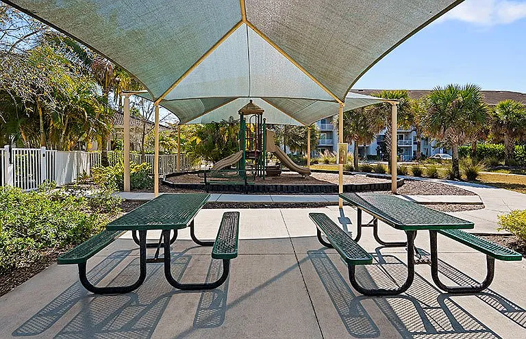 Milano Lakes — Photo 14