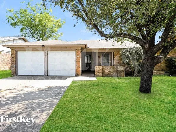 7508 Evergreen Dr, Watauga, TX 76148