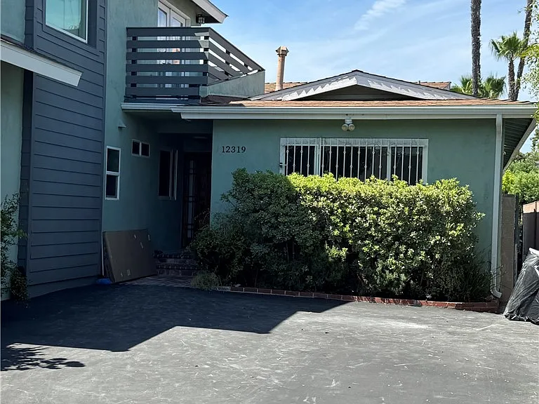12319 Erwin St — Photo 1
