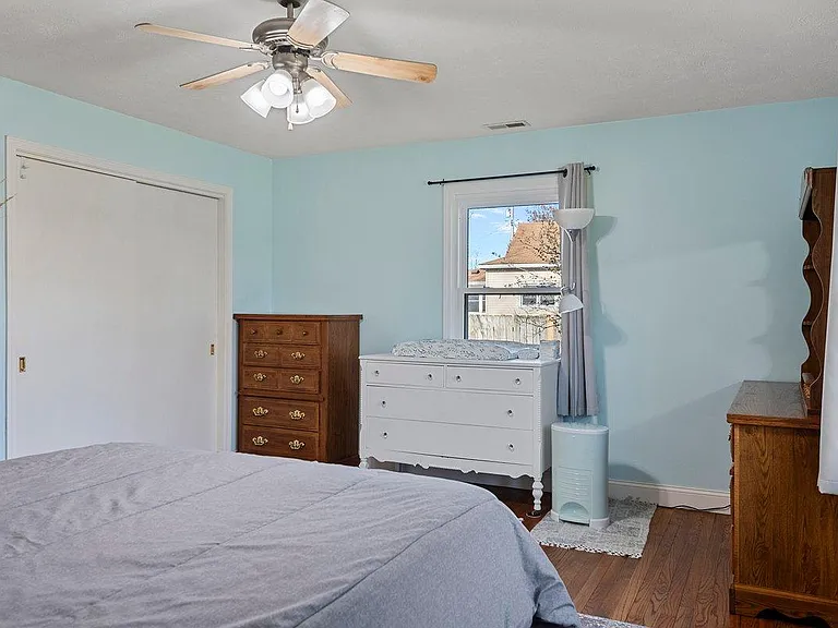 507 E Gibson St — Photo 14