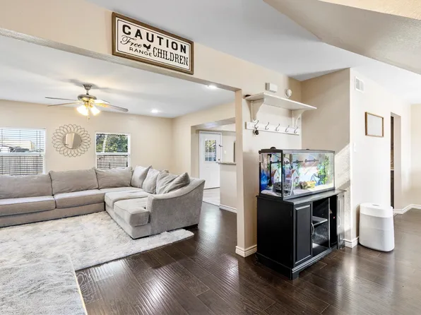 511 Via Corona, Mesquite, TX 75150
