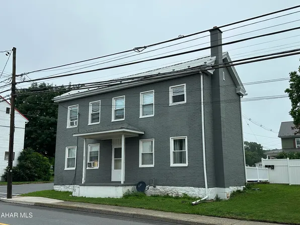 301 S Market St, Martinsburg, PA 16662
