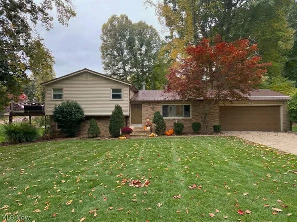 2 Taas Trl, Malvern, OH 44644