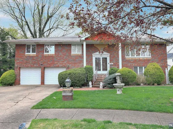 10 Grace Ct, Washington Township, NJ 07676