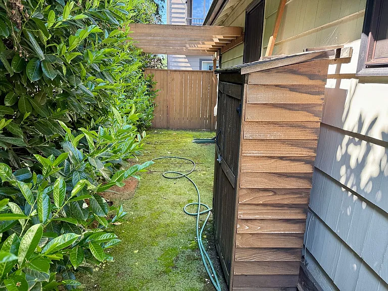 6525 N Maryland Ave — Photo 12