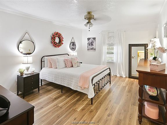5th image of 1105 Guadalupe Dr