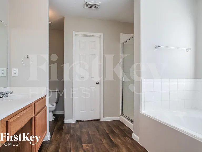 2811 Long Grove Ln — Photo 13