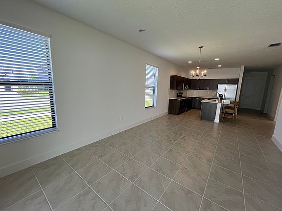 4th image of 5662 Carrara Dr