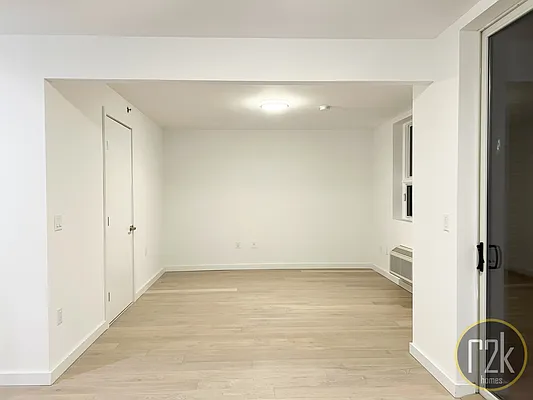 Rented by Realty 2000 Corp | media 21