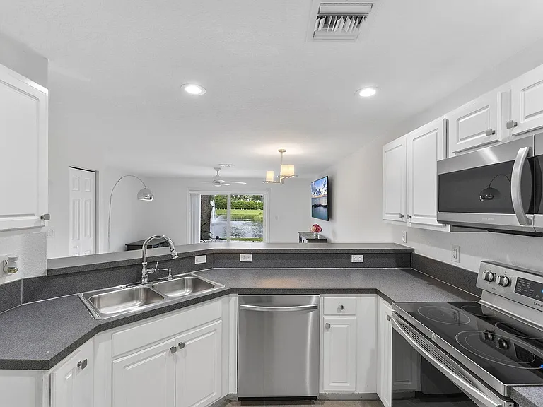 16129 Sierra Palms Dr — Photo 9