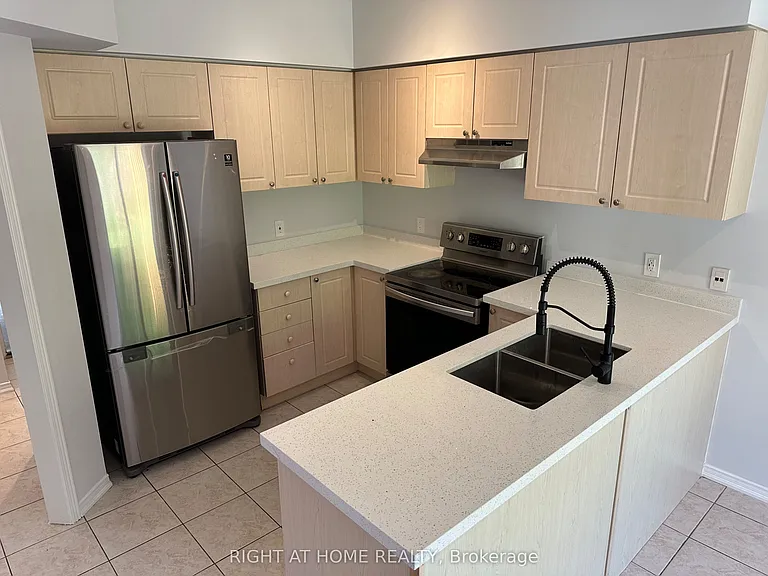 7240 Village Walk — Photo 4