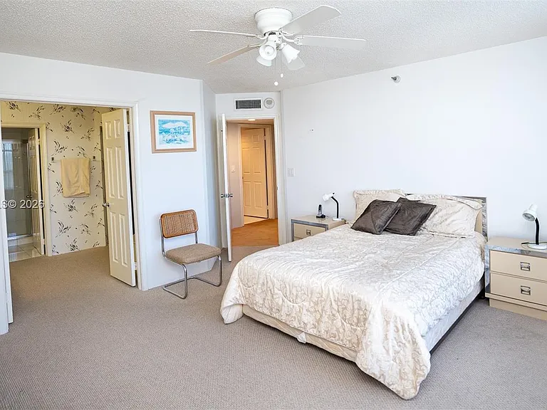3530 Mystic Pointe Dr #1401 — Photo 31