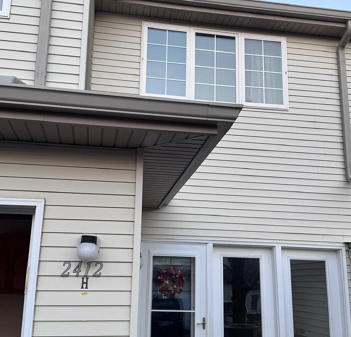 3 bed, 2.5 bath, 1595 sqft, $2,300 — Photo 2