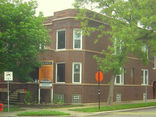 1st image of 3801 N Oakley Ave #1F