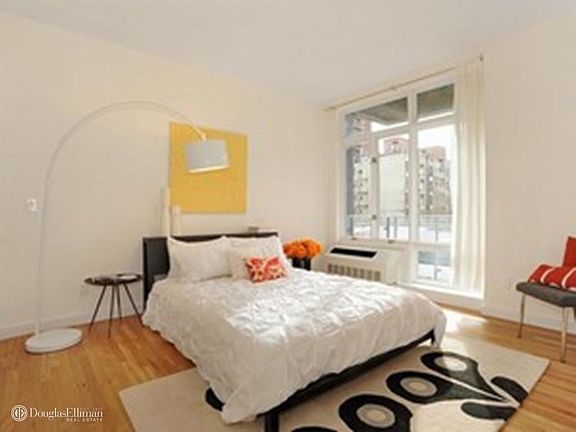4th image of 333 E 109th St #3A