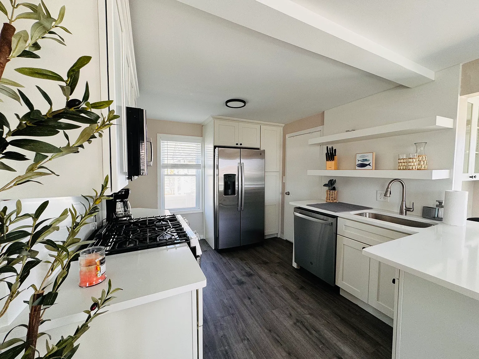 4 bed, 932 sqft, $4,500 — Photo 4