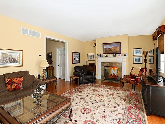 2nd image of 17 Clinton St
