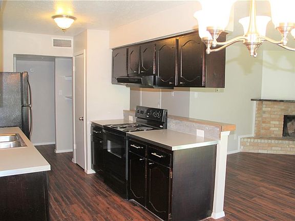 4th image of 7016 Southampton Dr